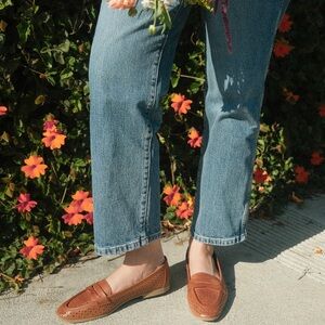 WHITE MOUNTAIN 10 NEW Noblest Loafers • Dark Tan Smooth • Perforated • Office